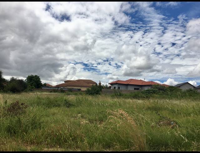 1,022M² VACANT LAND FOR SALE IN SERALA VIEW